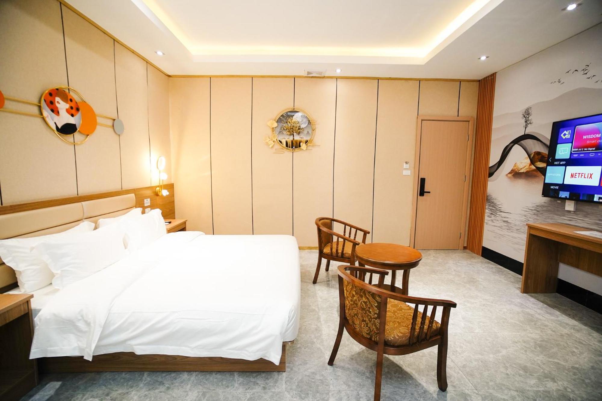 Home Me Hotel Makati City Exterior photo