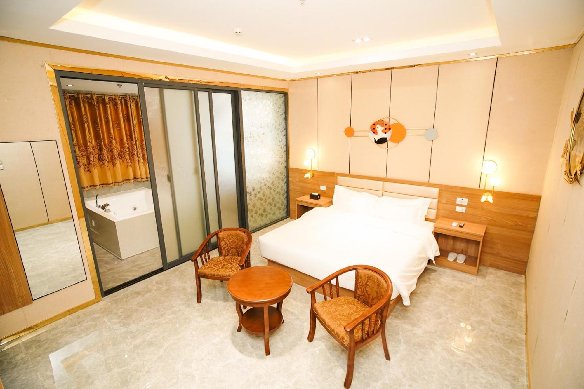 Home Me Hotel Makati City Exterior photo